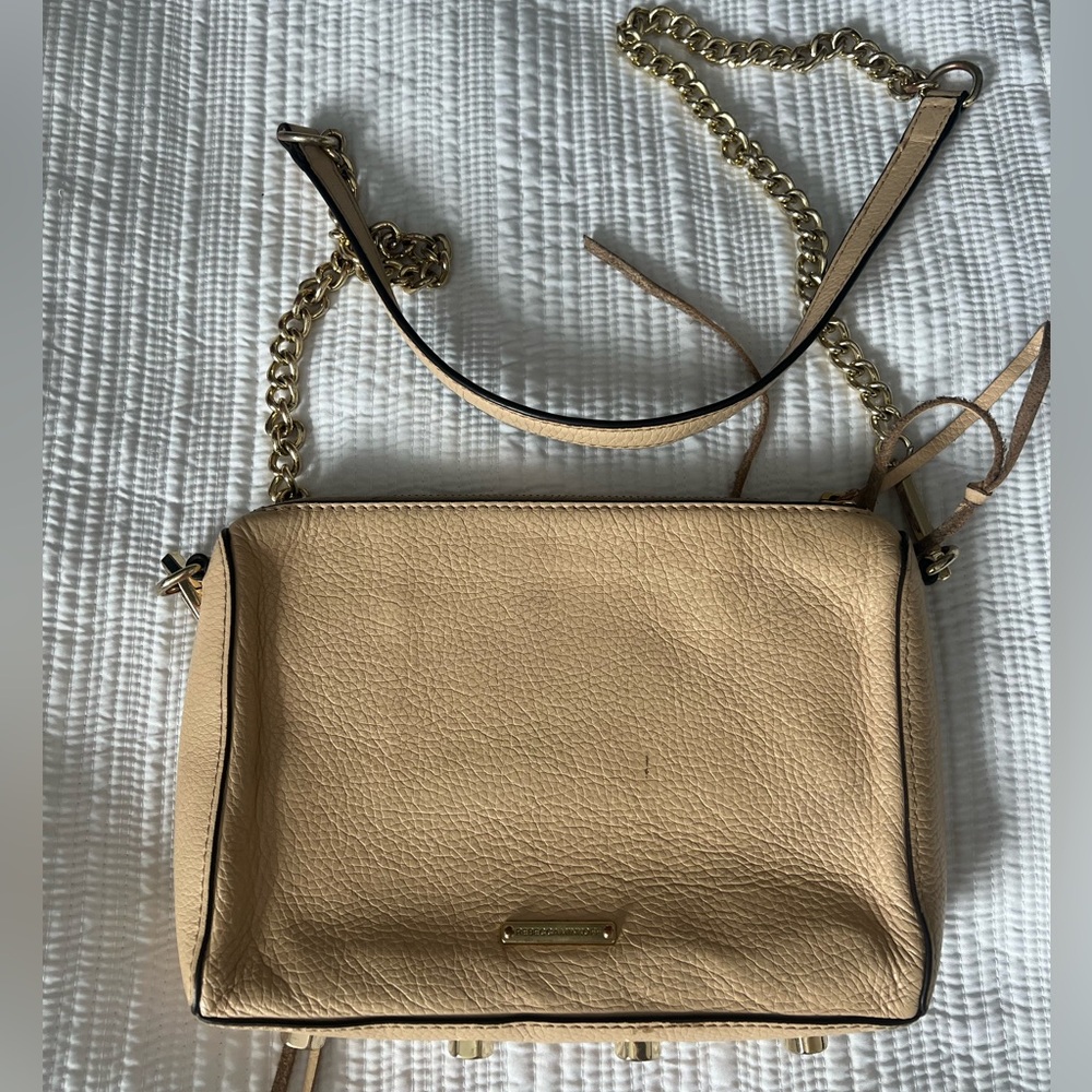 Rebecca Minkoff shoulder bag. Leather and gold chain shoulder strap.